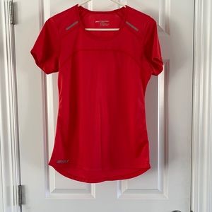 Women’s 2XU workout shirt